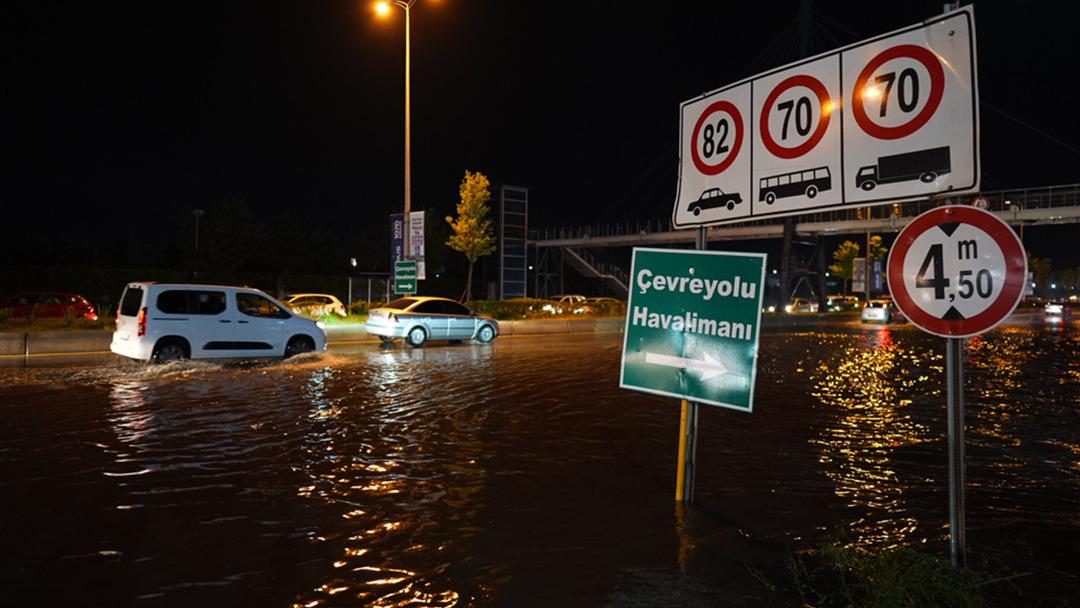 Ha Ankara Derneği! 45 dakikalık şiddetli sellere neden oldu, araçlar 3 yollarda engellendi