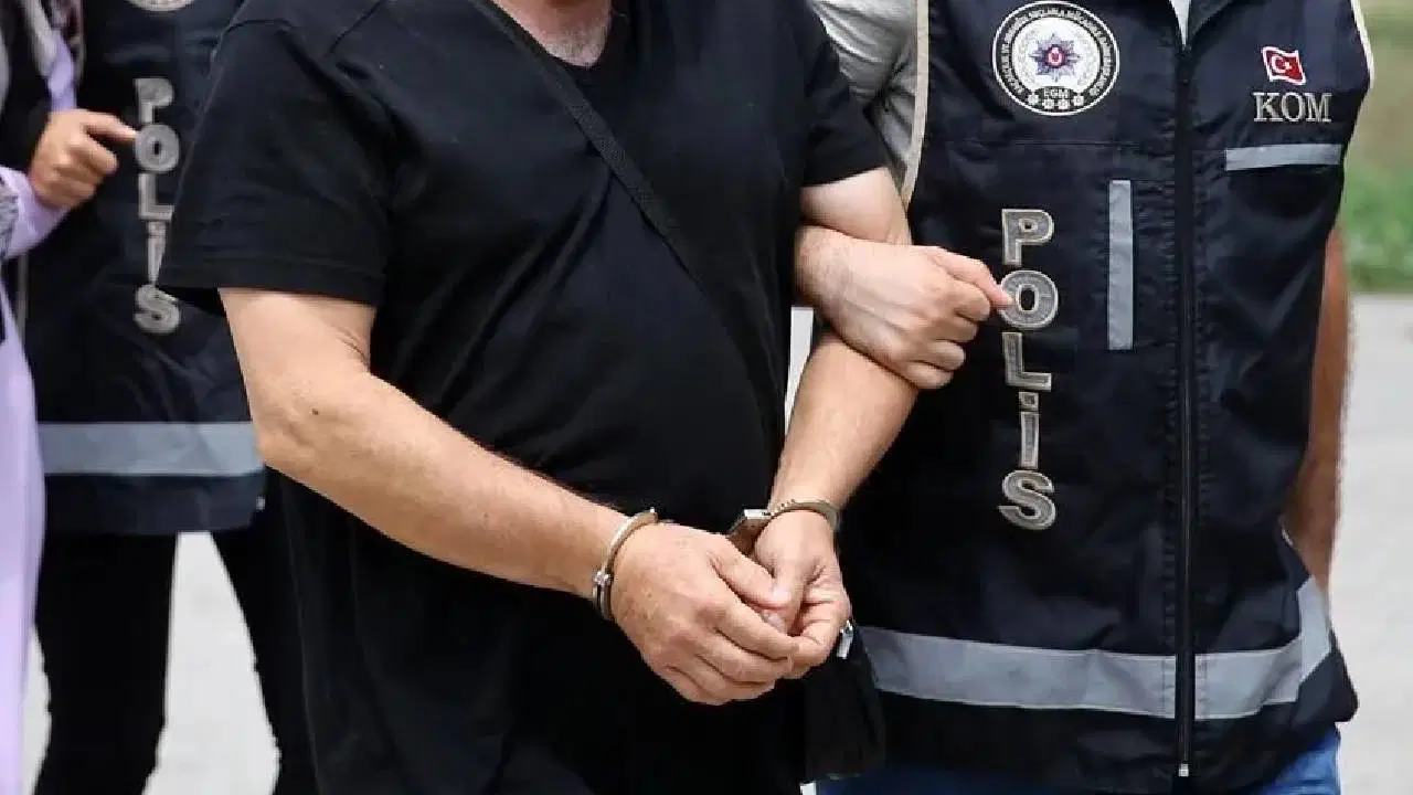 Yurt dışına kaçmaya çalışırken yakalanan FETÖ üyeleri mahkemeye sevk edildi