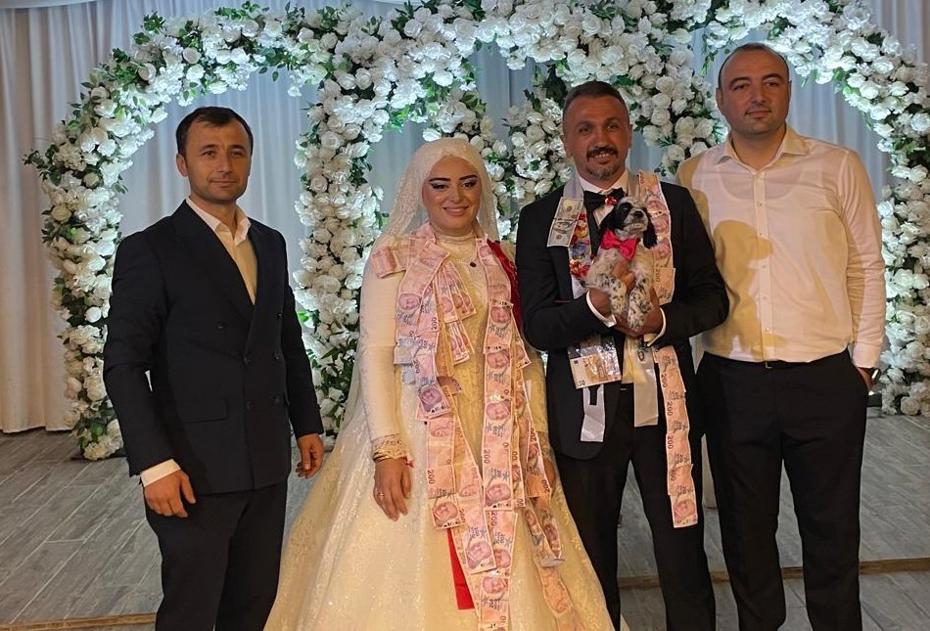 Trabzon’daki Düğünde Damada Sürpriz Av Köpeği Yavrusu Hediye Edildi