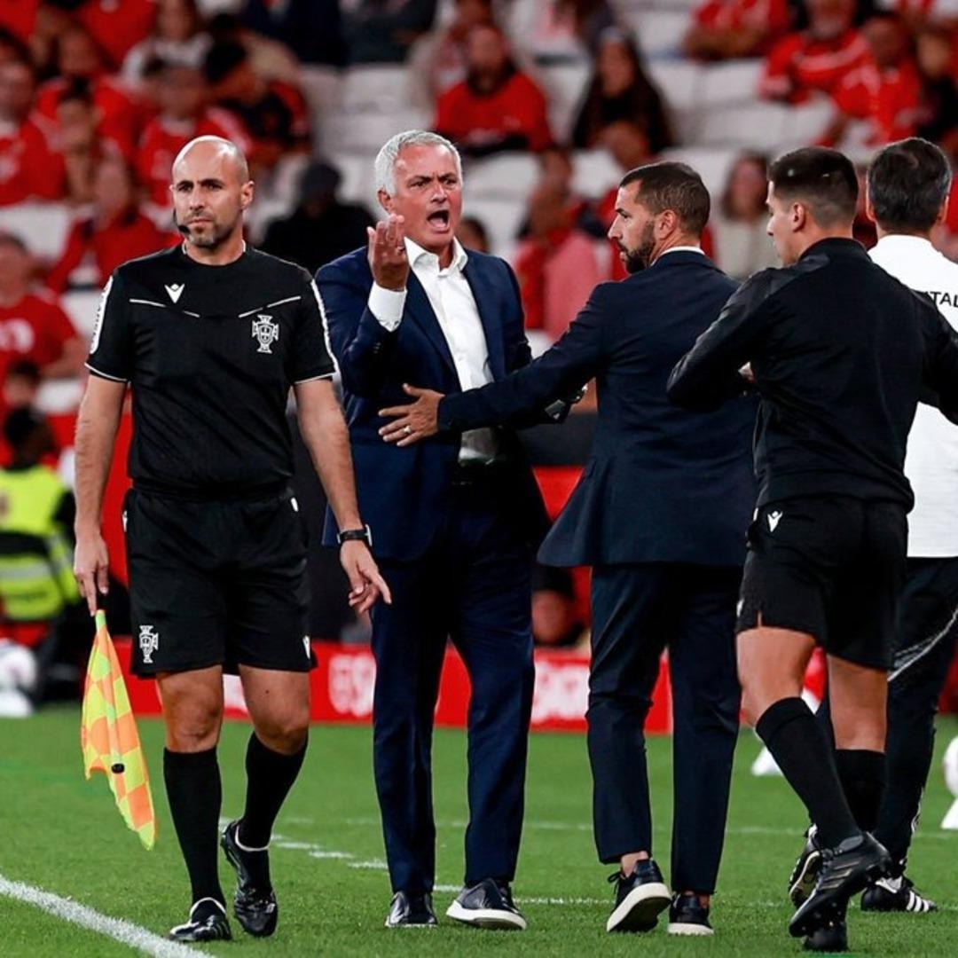 Eski Fenerbahce koçu Jose Mourinho Benfica da evde ilk maçta engellendi! Jose hakeme ateş edildi ...