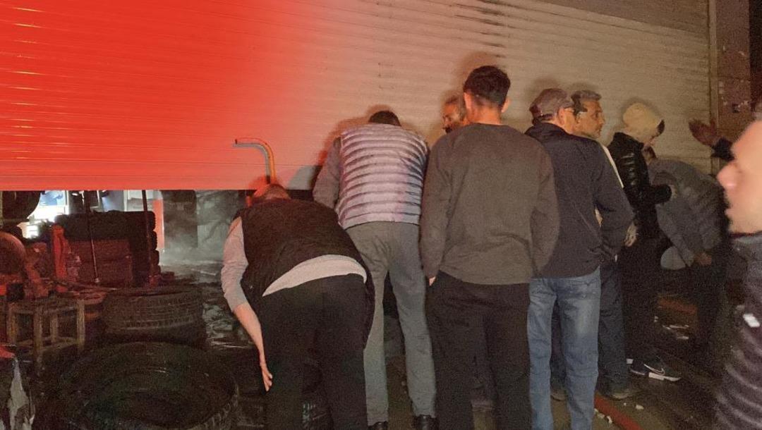 Çorum 2 lastikçide çıkan yangına itfaiye ekipleri müdahale etti